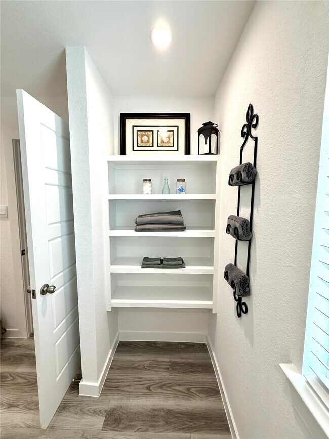 Building Photo - 12308 Greenwood St