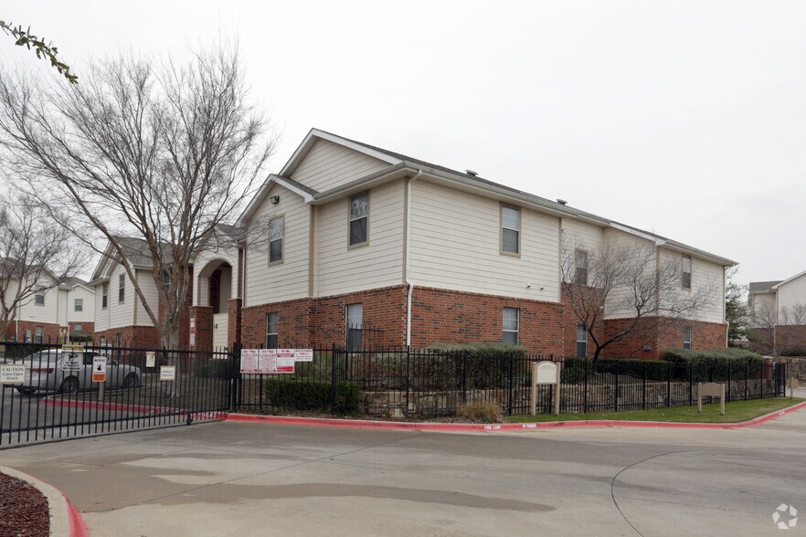 Gated Community - Madison Apartment
