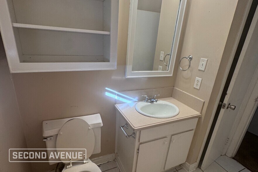 Building Photo - 10 Compass Point St