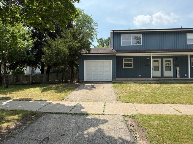 Building Photo - August 15th rent special! New deck! 3 Bedroom, updated kitchen, updated flooring, garage, drivewa...