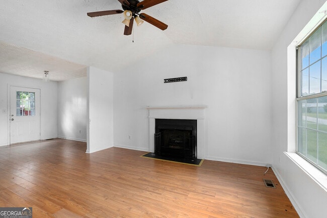 Building Photo - 45 Pleasure Dr