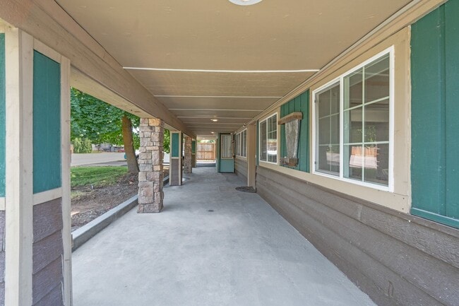 Building Photo - 14428 E Wellesley Ave