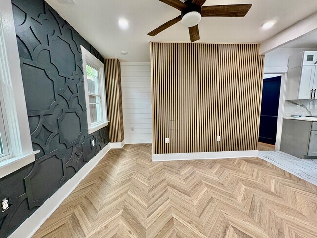 Building Photo - 5616 Phillips Ave