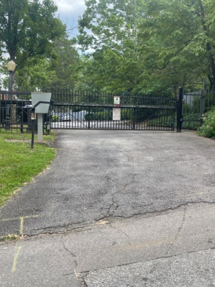 Primary Photo - 3407 River Dr
