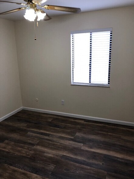Building Photo - 10139 Puttington Dr