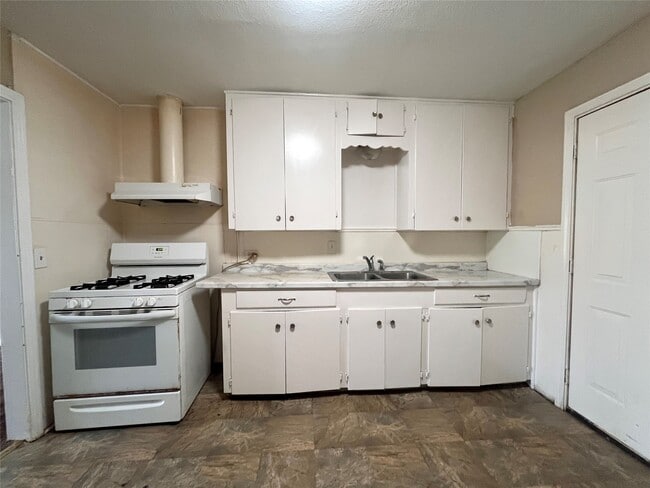 Building Photo - 3519 4th St