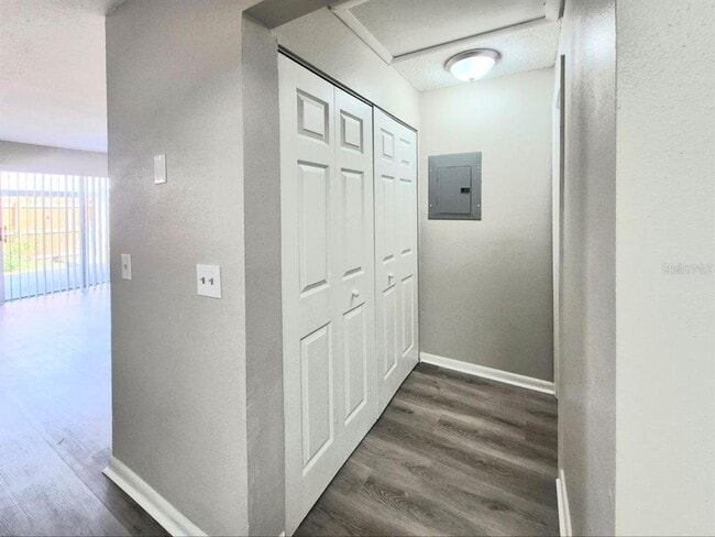 Building Photo - 3141 Bloomingdale Villas Ct