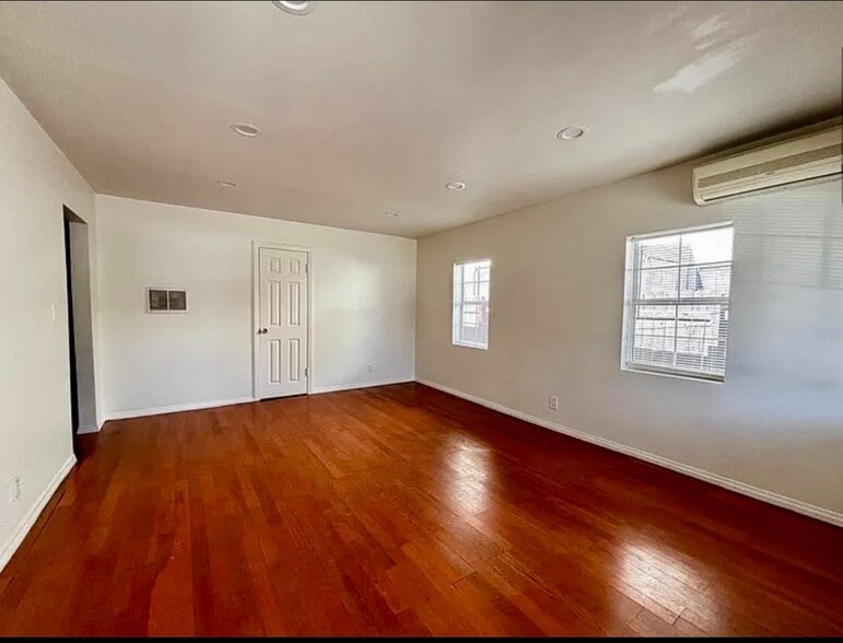 Building Photo - 22122 Saticoy St
