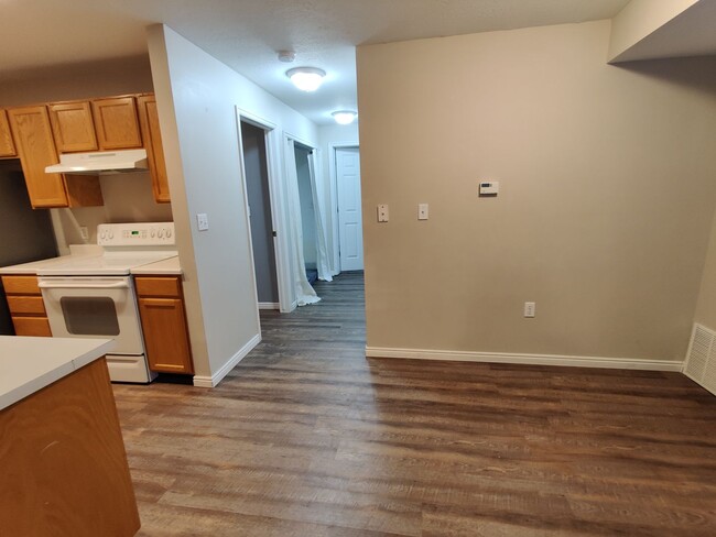 Building Photo - 137 W 600 N