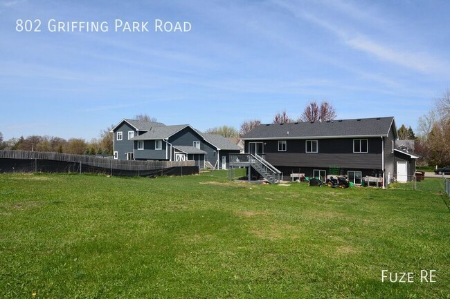 Building Photo - 802 Griffing Park Rd