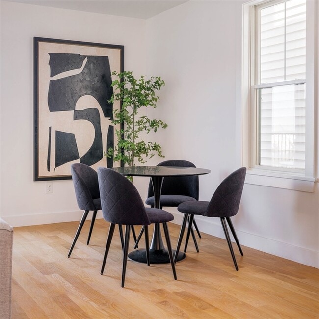 Building Photo - 272 E Eagle St