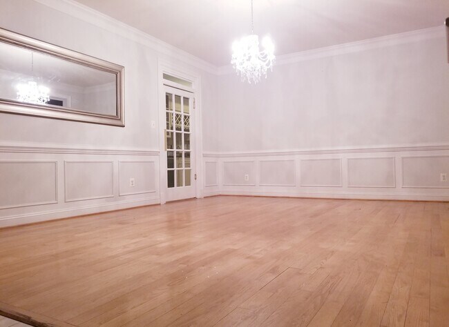 Building Photo - 6438 Columbia Pike