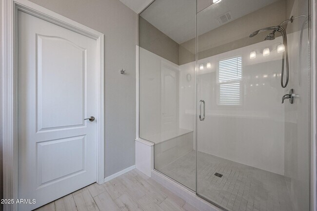 Building Photo - 3813 E Branham Ln