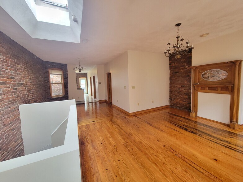 Building Photo - 67 Baldwin St