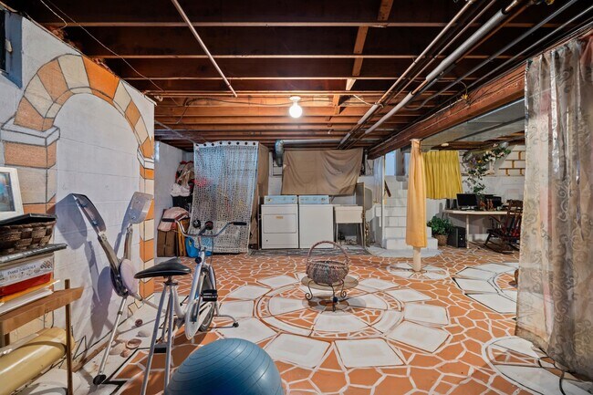 Building Photo - 27 Squire Ct