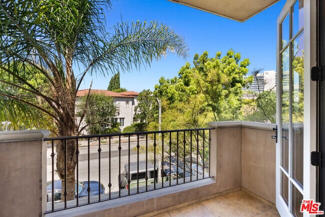 Building Photo - 208 S Lasky Dr