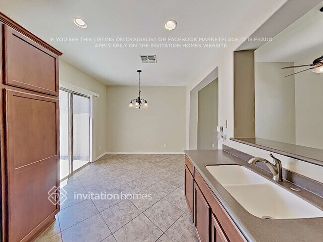 Building Photo - 5353 W Molly Ln