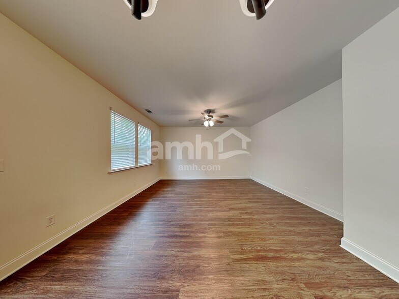 Building Photo - 1449 Aquamarine Dr