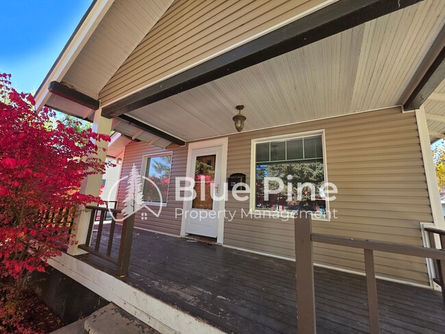 Building Photo - 328 11th St