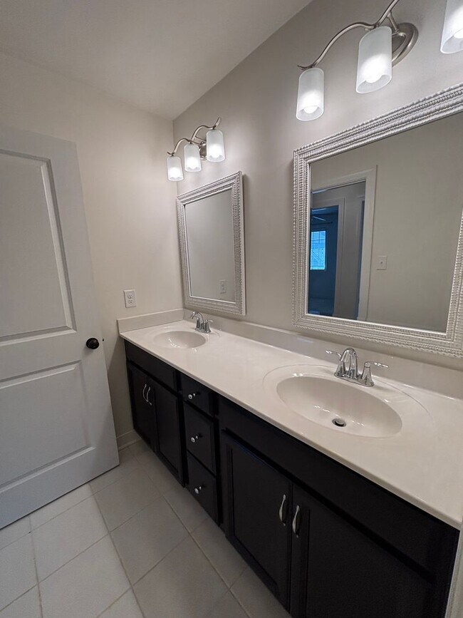 Building Photo - 4816 Village Walk