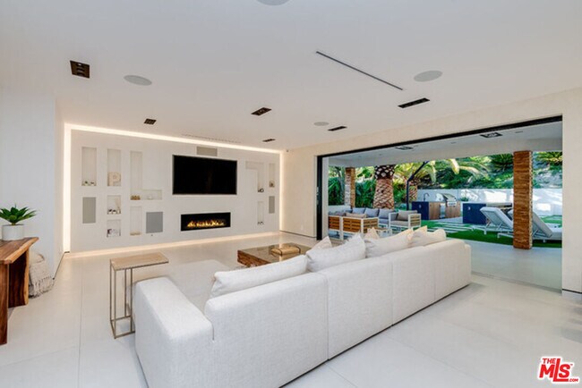 Building Photo - 25879 Chalmers Pl