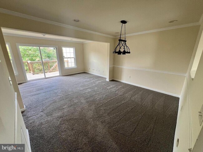 Building Photo - 705 PRENTISS Pky