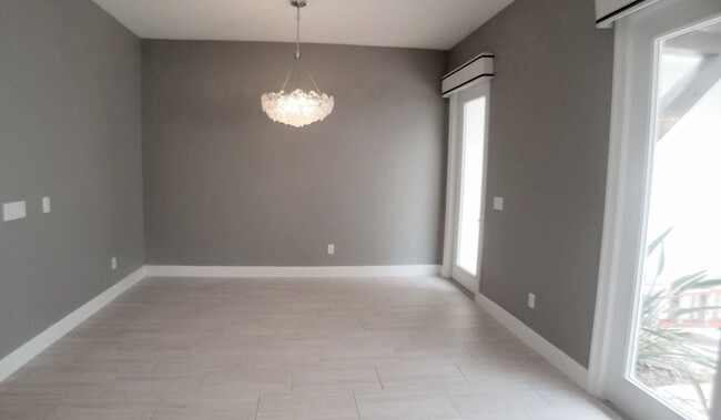 Building Photo - For Rent Stunning Luxury  4/3.5 Townhome i...