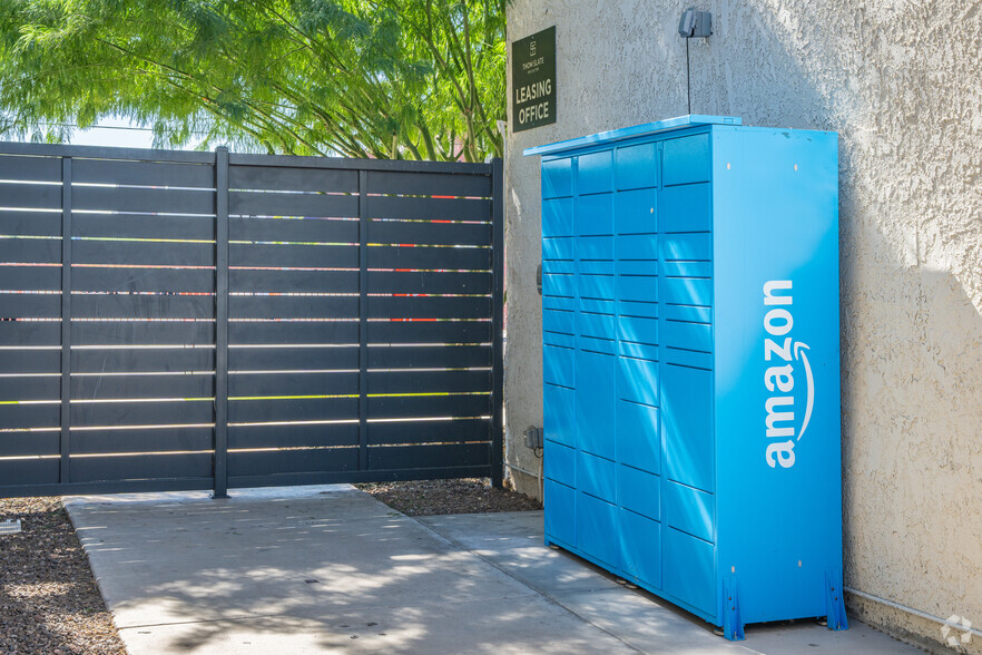 Amazon Locker - Thom Slate on Colter