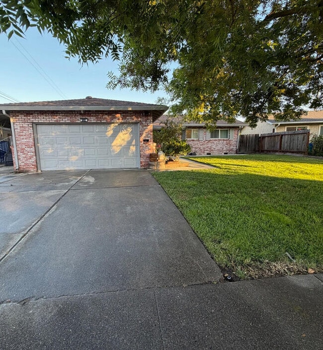 Building Photo - Stockton 3 Bedroom 2 Bathroom Home Solar Power