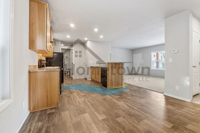 Building Photo - 3 Bedroom 2 Bathroom Home on a Private Lot out in the Country Near Sagle!