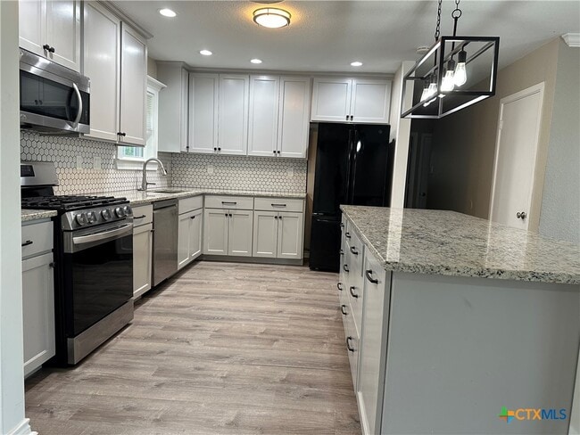 Building Photo - 1302 Canary Ln