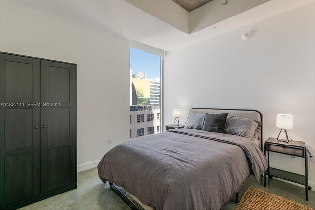 Building Photo - 151 SE 1st St