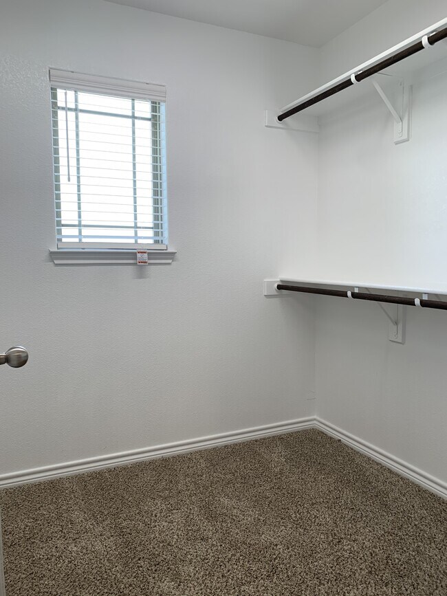 Building Photo - 7607 Stonehollow