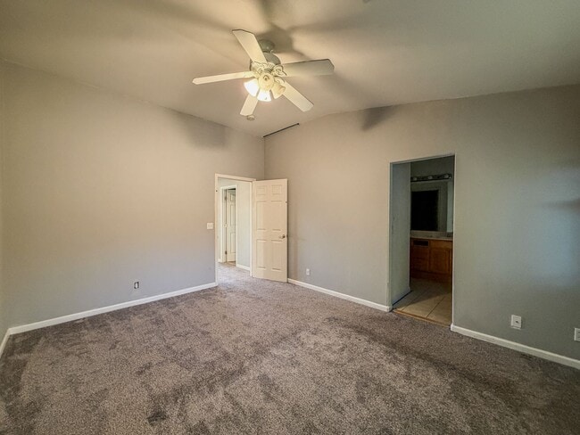 Building Photo - Fantastic. Three bedroom in Gilroy. Corner Lot