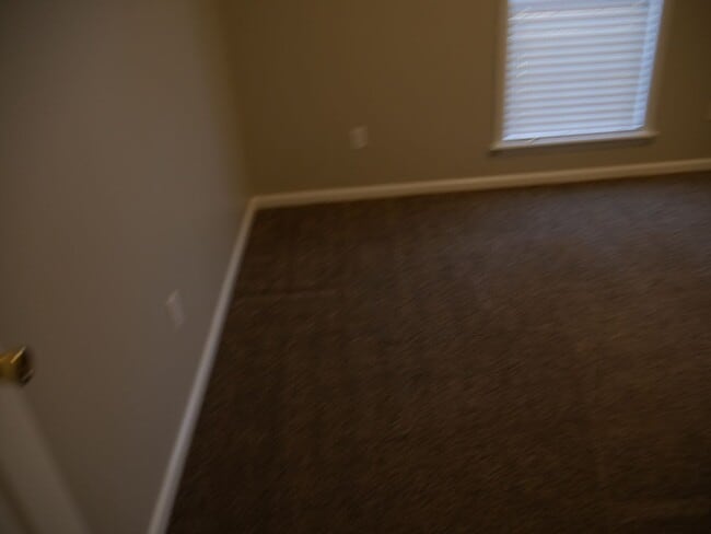 Building Photo - Three bedroom!