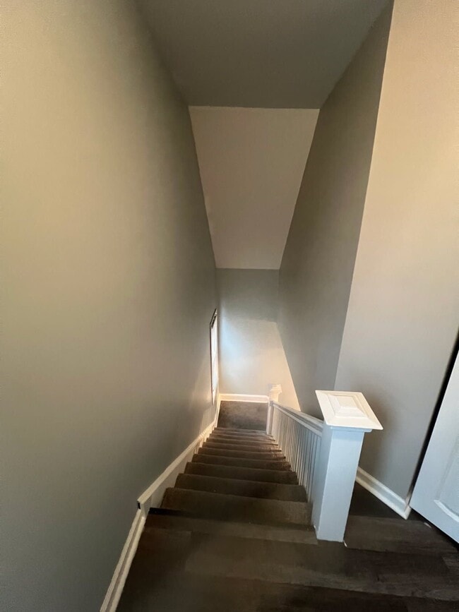 Building Photo - 218 S 14th Ave