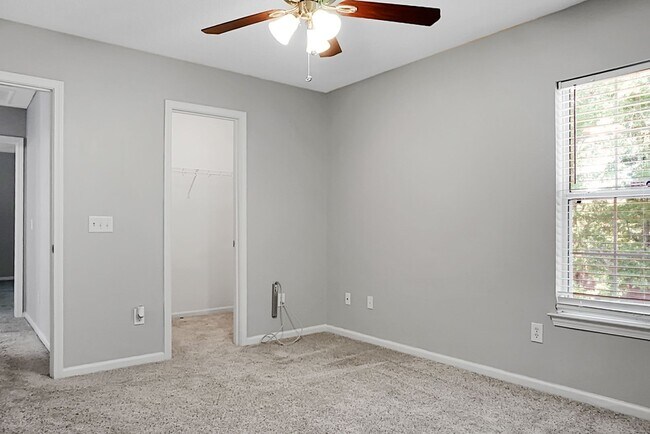 Building Photo - Spacious 2 Story, 4 BR, 2.5 BA, 2 Car Gara...