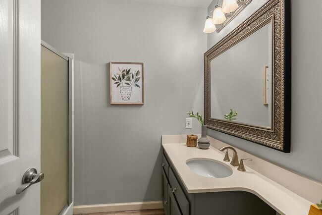 Building Photo - 2Bd/1.75Ba Kirkland Condo