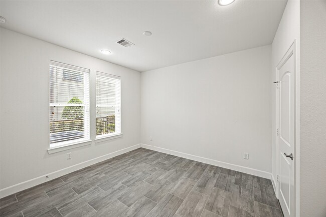 Building Photo - 719 Leverkuhn St