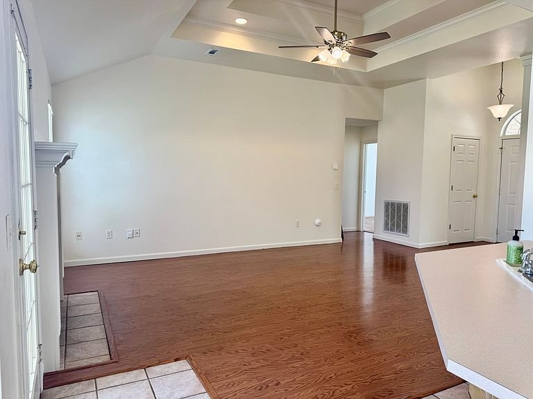 Building Photo - 806 Almoo St