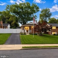 Building Photo - 606 Apple Ave