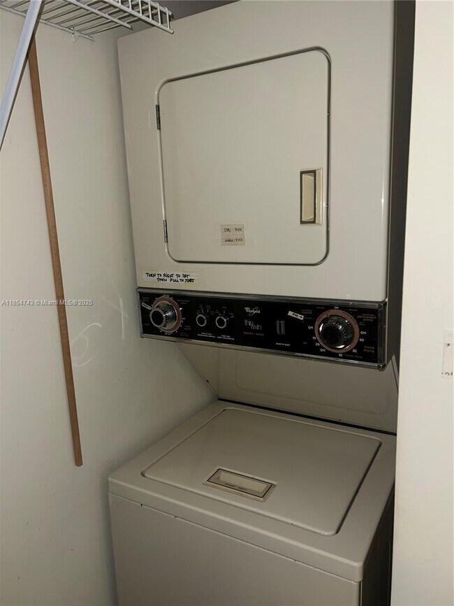 Building Photo - 3405 Bimini Ln