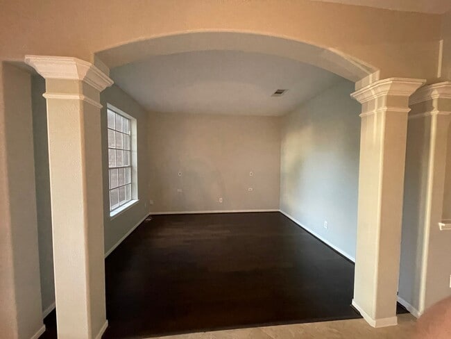 Building Photo - 9323 Willow Crossing Dr