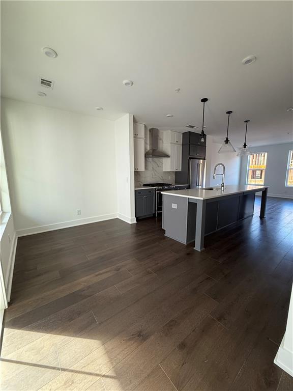 Building Photo - 201 New St