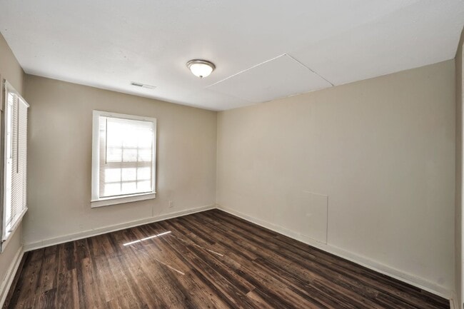 Building Photo - Spacious 4-Bedroom Beauty in Sylacauga – Huge Deck, Carport & Tons of Charm!