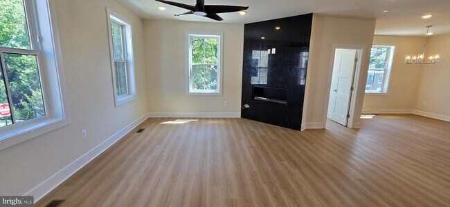 Building Photo - 418 Chapel Alley