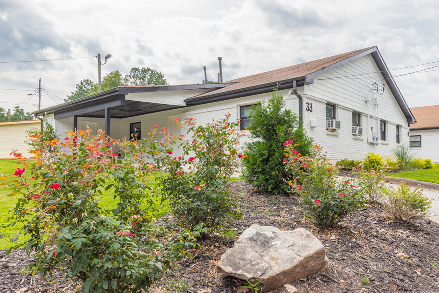 Building Photo - Gardens at Chamblee