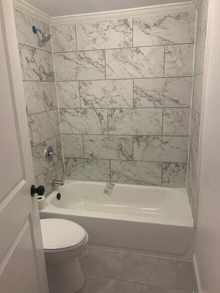 Building Photo - 256 Miller St