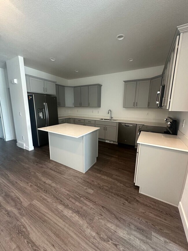 Building Photo - Gorgeous South Jordan Property!!!