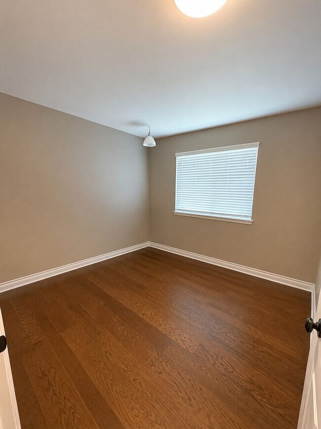 Building Photo - 742 Rambleton Dr